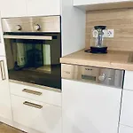 Dz In Moderner Wohnung, Mit Wlan, Kueche, In Pansiyon