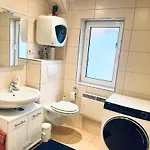 Dz In Moderner Wohnung, Mit Wlan, Kueche, In *