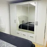 Pansiyon Dz In Moderner Wohnung, Mit Wlan, Kueche, In *