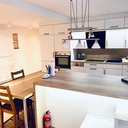 OM Moderne Zimmer mit WLAN, geteiltes Bad und Küche in Stadtilm