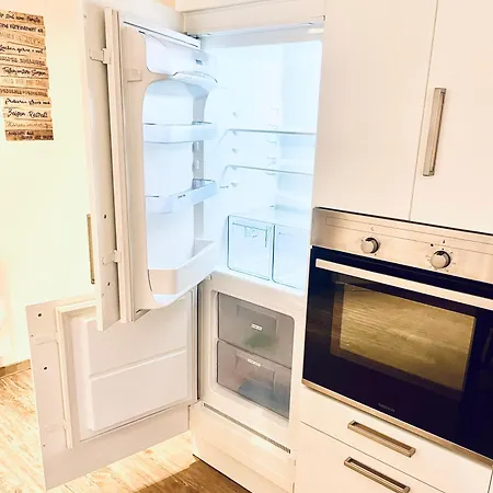 Privatunterkunft In 3 Raumwohnung Mit Geteiltem Bad Und Küche *