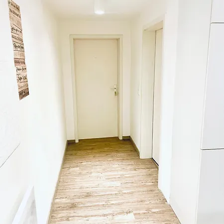 In 3 Raumwohnung Mit Geteiltem Bad Und Küche Privatunterkunft *