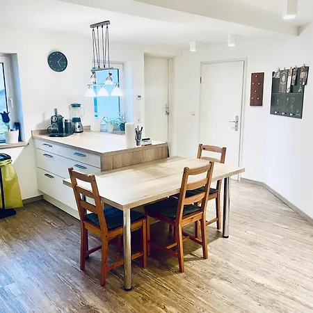 OM Moderne Zimmer mit WLAN, geteiltes Bad und Küche in Stadtilm Habitación en casa particular Stadtilm