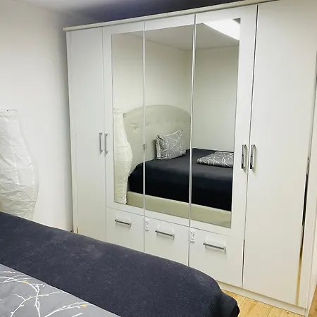 Habitación en casa particular OM Moderne Zimmer mit WLAN, geteiltes Bad und Küche in Stadtilm *