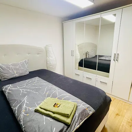 Moderne Mit Grosser Kueche Und Bad *