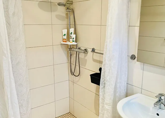 Dz Zimmer In Moderner Wohnung, Mit Wlan, Kueche, In Stadtilm Pansiyon Stadtilm